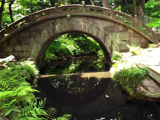 Full moon Bridge : le pont de la pleine lune du jardin japonais de korakuen