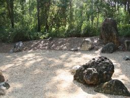 rochers decoratifs du jardin japonais